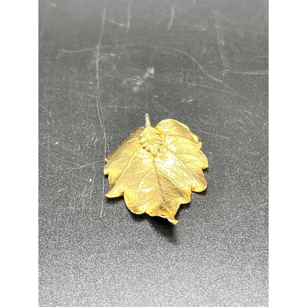 Gold Tone Leaf Pendant Charm Nature Inspired Jewelry Women‎ Accessory Vtg Style
